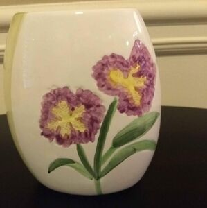 Cutest Small Shabby Chic Vase with flowers. Just adorable!